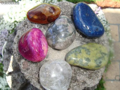1 kilo de piedras decorativas (cuarzo) de diferentes colores