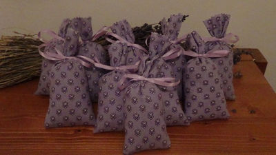 10 sacchetti in tessuto provenzale lilla scuro 13x6cm con circa 15 gr di lavanda