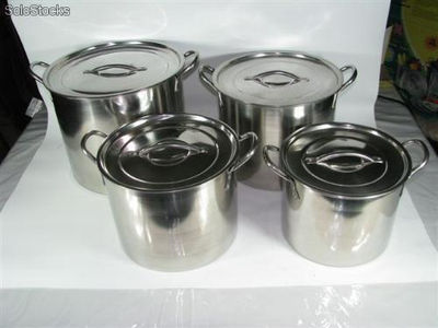 4 ollas, 4 tapas elaboradas en acero inoxidable no magnetico de alta calidad.