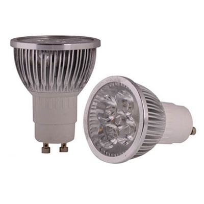 4 x 1W de alta Calidad de la Energía del LED Ahorro de bulbo del proyector, Base