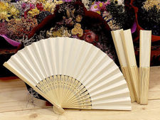 Abanico de madera de bambú y papel en color beige para bodas 100 unidades