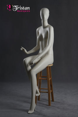 Abstract female mannequin sitting pearl white - Foto 4