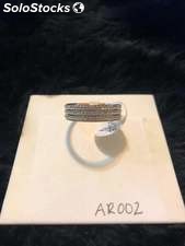 Anillo blanco con zirconias