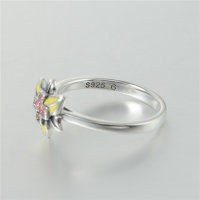 anillo de plata chapado + flor con esmalte y piedras rojas - Foto 2