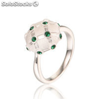 anillo hemisferio de plata con piedras verdes
