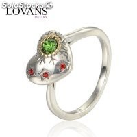 anillo plata/chapado,diseño de corazón con circónes verde y rojos