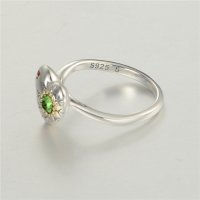 anillo plata/chapado,diseño de corazón con circónes verde y rojos - Foto 3