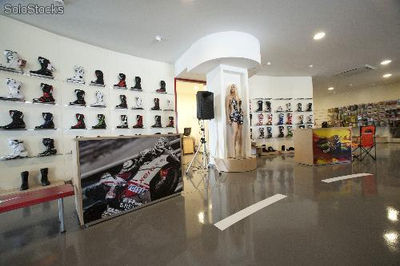 Arredamento negozio abbigliamento moto - Foto 4