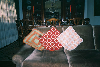 Artesanato decorativo. Almofadas decorativas em crochet e arraiolos - Foto 4