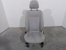 Asiento delantero izquierdo / A1698200104 / 5 puertas / tela y cuero gris claro