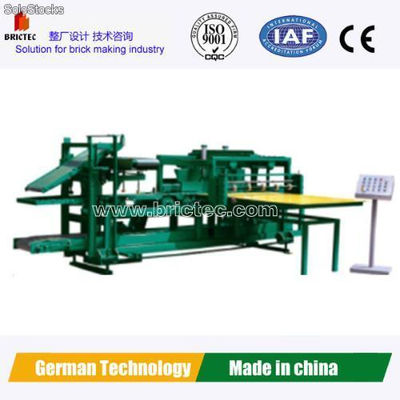 Automatic tile cutting machine in tile factory