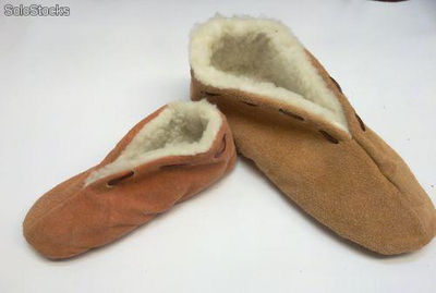 Babuchas de piel de seraje foradas de boreguillo o lana