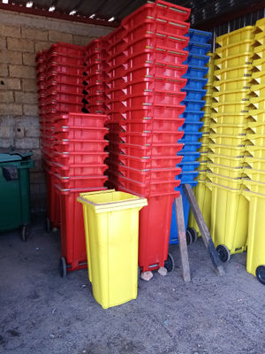 Bac à ordure 120 litres en couleur - Photo 5