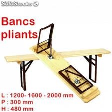 Bancs pliants en sapin vernis