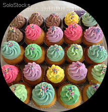 Bandeja de 48 minicupcakes decorados con Crema