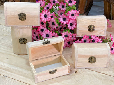Baúl de madera en forma de cofre regalos y presentaciones de regalo