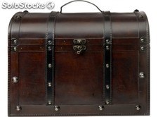 Baúl grande de madera, con dos tiras de cuero negras y asa para su transporte.