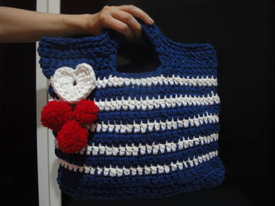 Bolsa de Crochê - Cor Azul Marinho Branco - Foto 2