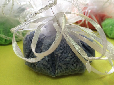 Bolsa de organza redonda con arroz de colores - Foto 5