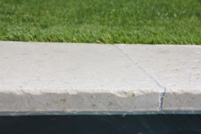 Bordillo de piscina en piedra natural estilo vintage antideslizante. - Foto 3