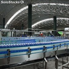 botella de agua de la máquina de llenado agua dellenado y tapado