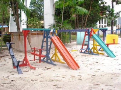 Brinquedos e parquinhos de madeira para playgrounds