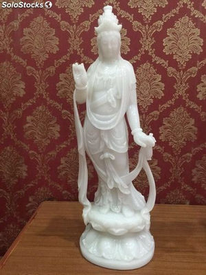 Buda de jade con la mano derecha levantada