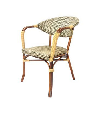 Cadeira com as pernas imitação de madeira