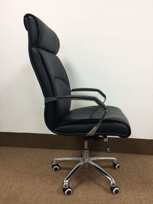 Cadeira de escritório em couro com encosto alto