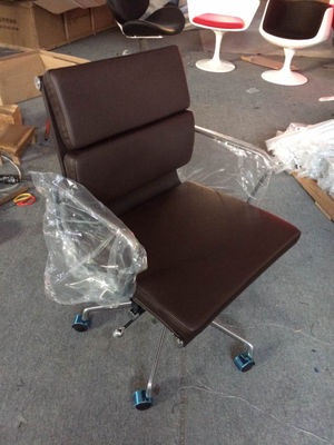 cadeira de escritório ergonômica em couro - Foto 2