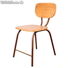Cadeira de estilo industrial em madeira de pinho.