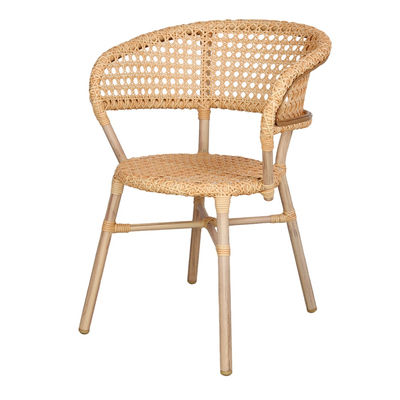 Cadeira de malha sintética de vime e patas de imitação de bambu