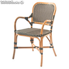 Cadeira estilo bistrot fabricada en vime natural com braços
