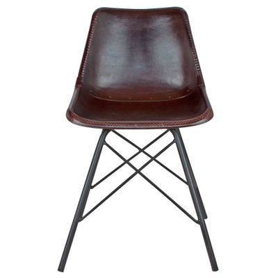 Cadeira estilo industrial com estrutura preta e assento estofado em pele - Foto 2