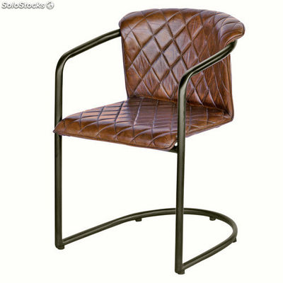 Cadeira estilo industrial decadente com estrutura em aço