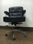 Cadeira giratória de couro para escritório com rodízios - 1