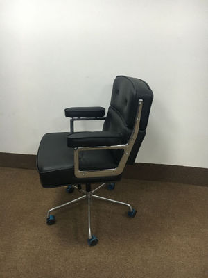Cadeira giratória de couro para escritório com rodízios - Foto 2