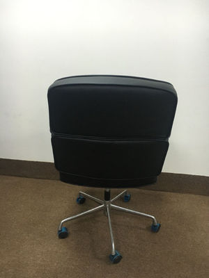 Cadeira giratória de couro para escritório com rodízios - Foto 3