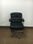 Cadeira giratória de couro para escritório com rodízios - Foto 4