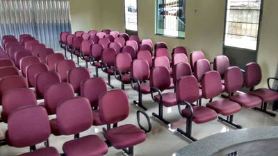 Cadeiras e longarinas para igreja