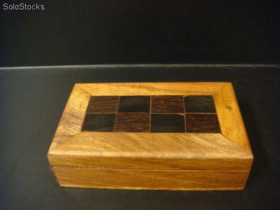 Caixa em madeira retangular decorada, ideal para lembranças