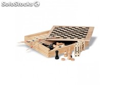 Caja de madera con 4 juegos: dominó, ajedrez, damas y palos de madera.