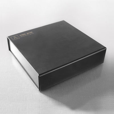 Caja negra regalo con cierre imán 21,5 x 21 x 5,5 cm