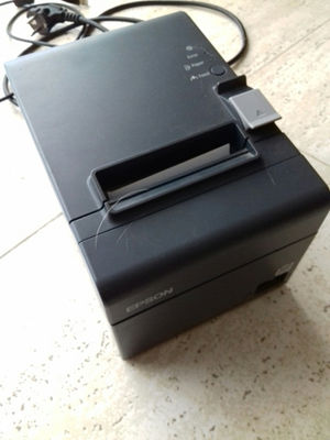 Caja registradora, lector codigo barras y impresora termica de tiquets.