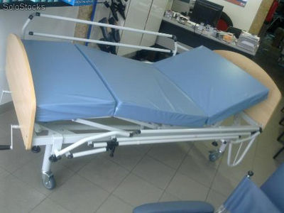 Cama hospitalar articulada manualmente com colchão e grades laterais - Foto 2