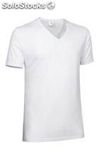 Camiseta Fit 100% algodón cuello pico amplio.