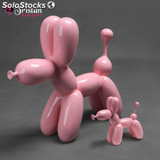 Cão pequeno balão cor de rosa