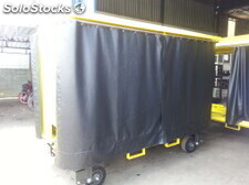 Capa cortina de carrinho rebocador industrial para transporte de cargas