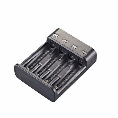 Carregador de bateria USB com 4 tomadas Micro entrada DC AA / AAA Ni - CD Ni -