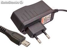 Carregador de corrente A13-2000 micro USB. Entrada: 100-240V - 50 / 60Hz Saída: